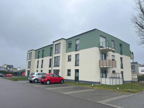 Haus Front + Seite - 2 Zimmer Etagenwohnung zum Kaufen in Bitterfeld-Wolfen