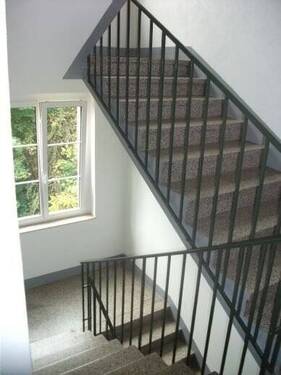 Treppenhaus - 2 Zimmer Etagenwohnung zur Miete in Chemnitz