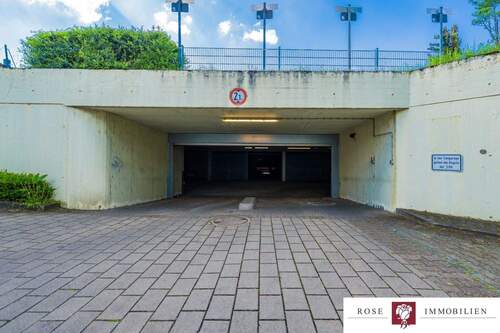 Tiefgaragenzufahrt - 