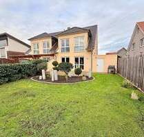 Familienidylle im Märchenviertel: Top gepflegte Doppelhaushälfte mit Garten und Garage - Neustadt am Rübenberge