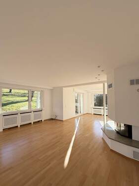 Wohn/Esszimmer - Mehrfamilienhaus, Wohnhaus mit 175,00 m&sup2; in Nürtingen zur Miete