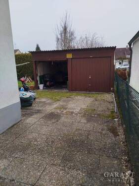 Einfahrt-Garagen - Mehrfamilienhaus, Wohnhaus mit 224,00 m&sup2; in Vöhringen zum Kaufen