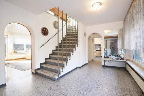 Eingangsbereich - Harmonisches Einfamilienhaus in Bestlage von Bretten - viel Platz und großer Garten zur vollsten Entfaltung