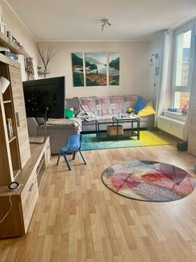 Blick in den Wohnraum...!! - 3 Zimmer Etagenwohnung zum Kaufen in Neuss