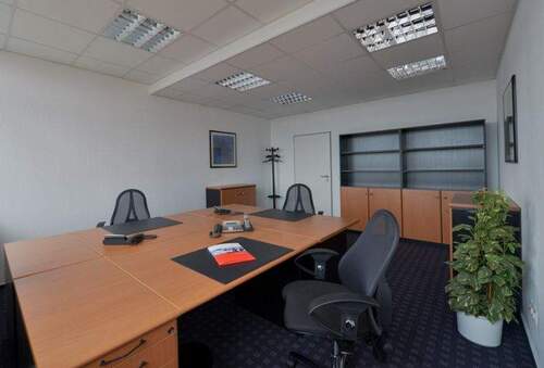 Büro mit 3 Arbeitsplätzen - 