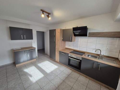 Bild 1 - Erdgeschoss- Wohnung + EBK - 650,00&nbsp;EUR Kaltmiete, ca.&nbsp; 110,00&nbsp;m&sup2;&nbsp;Wohnfl&auml;che