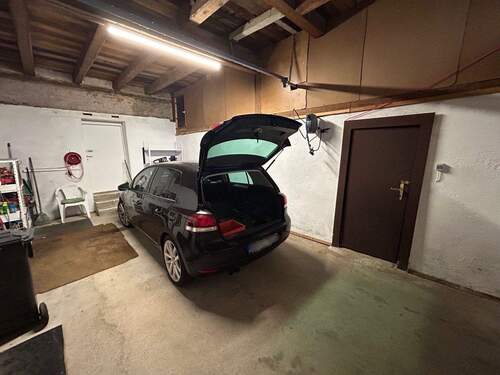 Garage und weiterer Stauraum - 