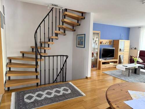 Treppenaufgang EG - 4 Zimmer Reihenendhaus zum Kaufen in Bretten
