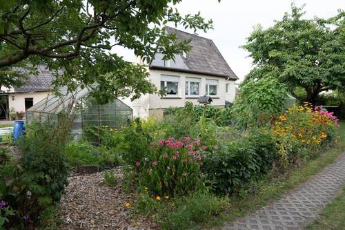 Haus und Garten - Haus mit Einliegerwohnung voll unterkellert in Wesendorf