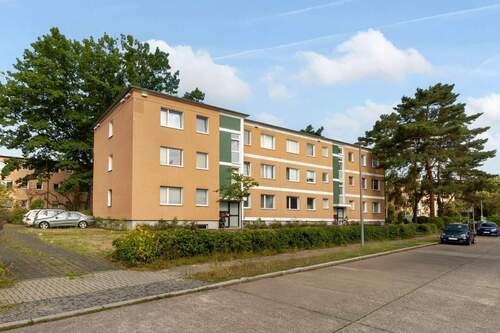 Hausansicht - Potenzial zum Wohntraum in Qualitätswohnlage mit Balkon und freien Stellplätzen!