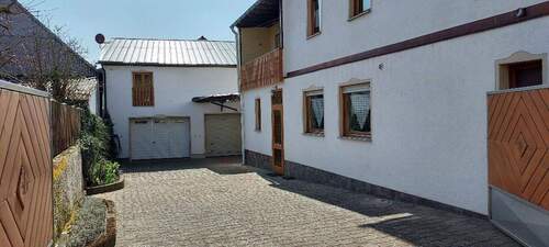 Hofeinfahrt + Garagen Haus 1 - 9 Zimmer Mehrfamilienhaus, Wohnhaus in Hünstetten Ketternschwalbach