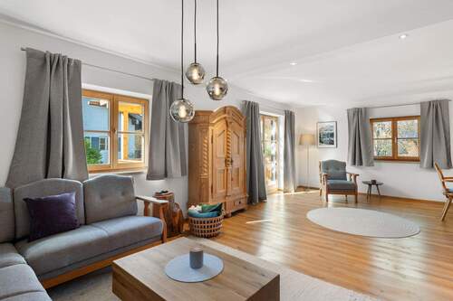 Lichtdurchfluteter Wohnbereich (1. OG) - 