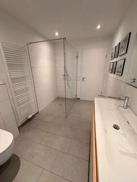 Ansicht Bad, bodengleiche Dusche .jpeg - 