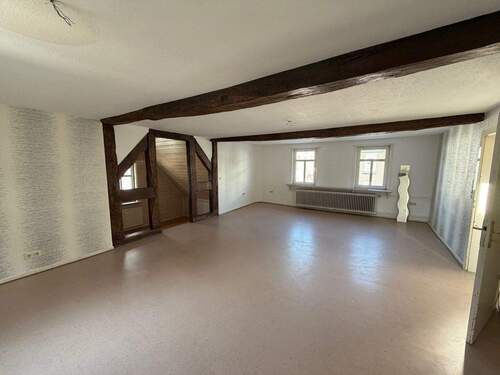 Wohnzimmer (Wohnung) - 4 Zimmer Mehrfamilienhaus, Wohnhaus in Bad Laasphe