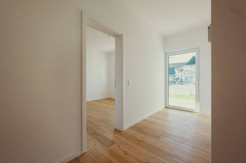 Flur mit Blick ins Schlafzimmer - 