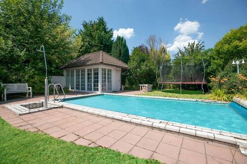 Pool und Poolhaus - 