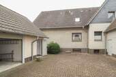 Innenhof mit 2. Garage - 