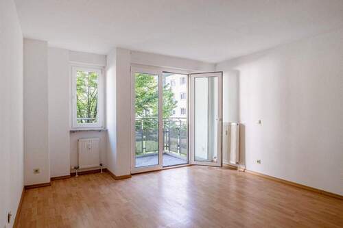 WohnzimmerWeitere Ansicht Wohnzimmer - Helle 2-Zimmer-Wohnung mit Balkon & TG-Stellplatz in zentraler Lage