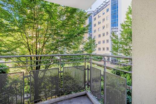 Balkon mit Südausrichtung - Etagenwohnung mit 62,00 m&sup2; in Berlin Mitte zum Kaufen