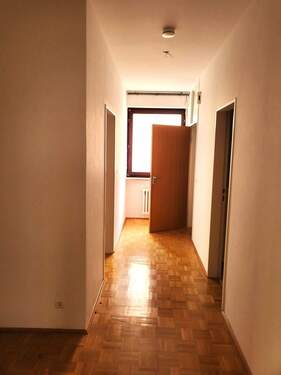 Einladender Flur - 2 Zimmer Etagenwohnung in Regensburg