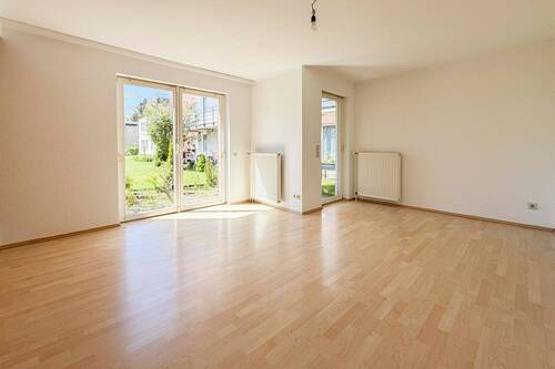 Wohnzimmer - 2 Zimmer Etagenwohnung zum Kaufen in Hamburg