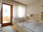 Schlafzimmer mit Balkon - 