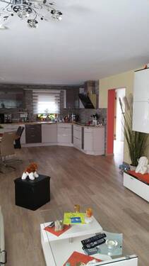 Küche mit offenem Wohnbereich - Bungalow mit 136,00 m² in Windeck zum Kaufen