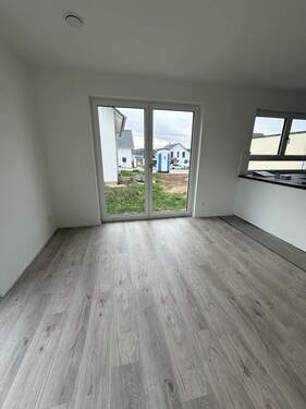 Wohnzimmer (2).jpeg - Einfamilienhaus mit 141,00 m&sup2; in Gaggenau zur Miete