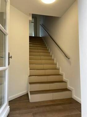 Aufgang OG Wohnung.jpg - 