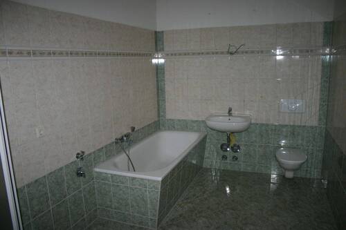Bad mit Wanne - 