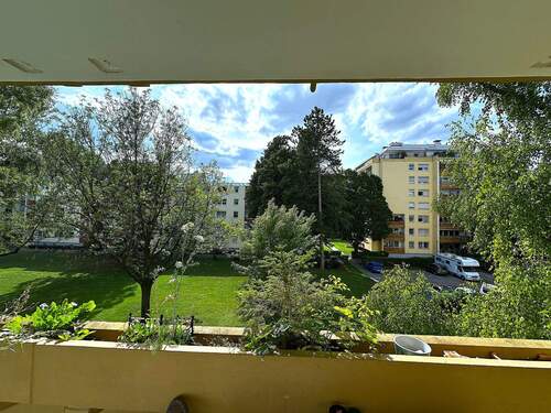 Balkonaussicht - Etagenwohnung mit 65,00 m² in Gröbenzell zum Kaufen
