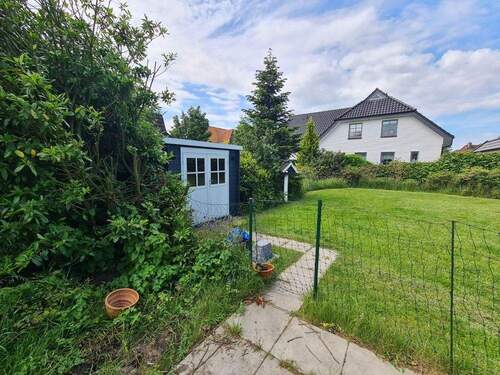 Gartenbereich mit Schuppen - 6 Zimmer Einfamilienhaus in Varel