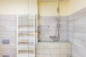 Badezimmer mit Regendusche - 
