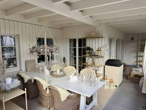 Überdachte Terrasse entlang des Essbereichs - Einfamilienhaus mit 139,00 m&sup2; in Herzogenaurach zum Kaufen