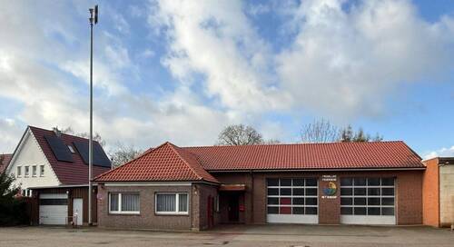 Frontansicht - **Ehemaliges Feuerwehrhaus in 26215 Wiefelstede-Metjendorf**