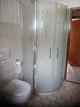 Bad mit Dusche - 