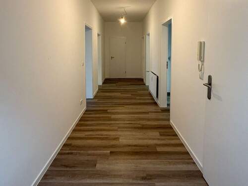 Flur - Etagenwohnung mit 98,00 m&sup2; in Barmstedt zur Miete