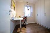 Ankleidezimmer/Büro an SZ - EG - 