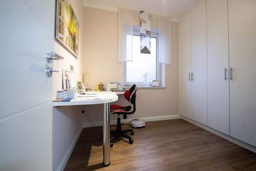 Ankleidezimmer/Büro an SZ - EG - 