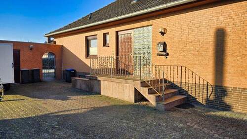 Hauseingang - 6 Zimmer Einfamilienhaus zum Kaufen in Wathlingen