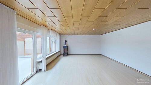 Wohnzimmer mit KI ohne Möbel - 