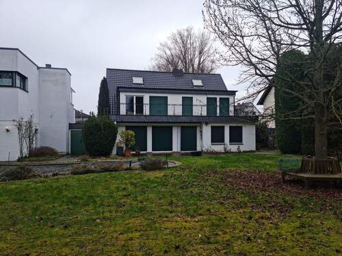 Altbau - 7 Zimmer Mehrfamilienhaus, Wohnhaus zum Kaufen in Niederkassel