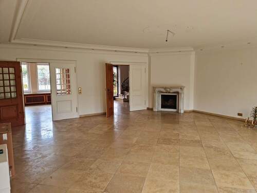 Altbau - Mehrfamilienhaus, Wohnhaus mit 372,90 m&sup2; in Niederkassel zum Kaufen