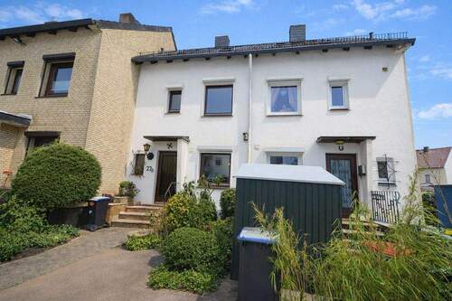 Außenansicht - Mittelreihenhaus mit Modernisierungsbedarf in ruhiger Wohnlage von Oldenfelde!