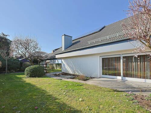 Zweite, große Terrasse und Garten - Raum für Lebensträume - Einfamilienhaus mit Einliegerwohnung und Gartenidylle