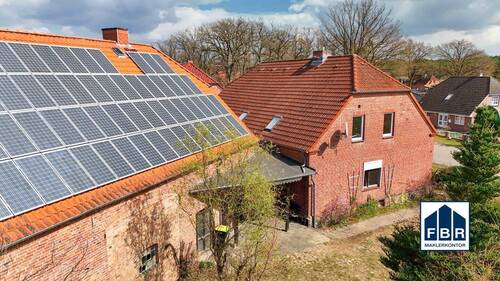 Nebengelass mit PV-Anlage - 8 Zimmer Einfamilienhaus in Moraas