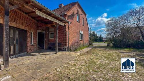 Terrasse zur Giebelseite - Einfamilienhaus mit 225,70 m² in Moraas zum Kaufen