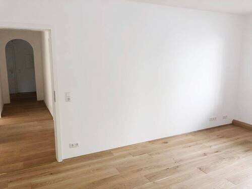 Wohnen_EG - 4 Zimmer Mehrfamilienhaus, Wohnhaus in München