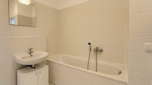 Badezimmer - 3 Zimmer Etagenwohnung zum Kaufen in Korschenbroich