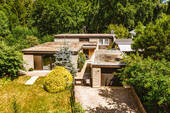 Straßenansicht - Großzügiges Split-Level-Haus - 70er-Charme in Toplage von Lüneburg-Wilschenbruch.